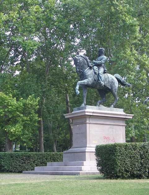 Statua equestre del re Vittorio Emanuele II 