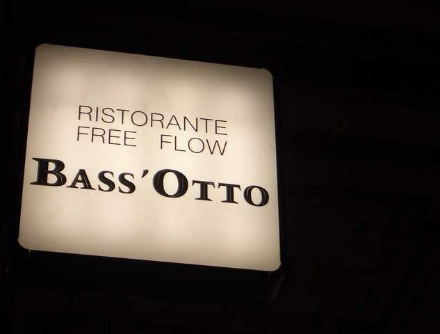 Insegna del Self-service Bass'Otto in via Ugo Bassi