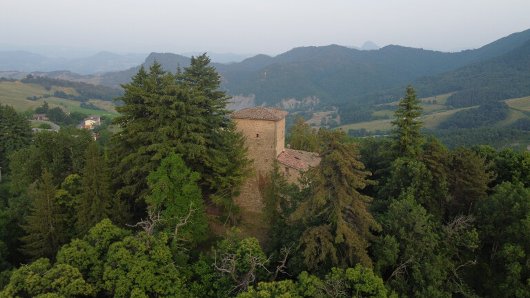 copertina di "Morandi a Rocca di Roffeno" , lo sguardo dell'artista