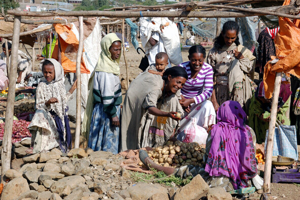 Sorrisi al mercato di Maksenyit - Etiopia - 2011