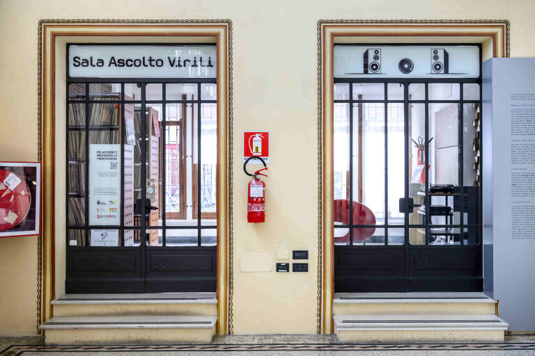 Sala Vinili con Vetrofanie .jpg