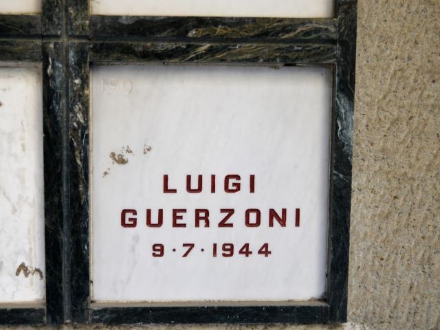 Tomba di Luigi Guerzoni nel Monumento Ossario ai Caduti Partigiani della Certosa di Bologna