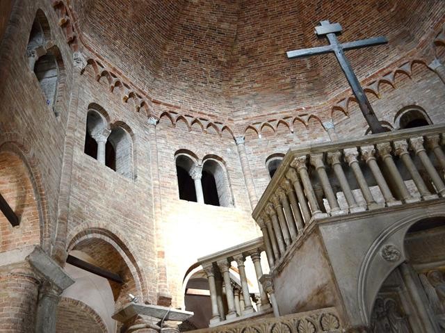 Basilica di Santo Stefano - Il Santo Sepolcro