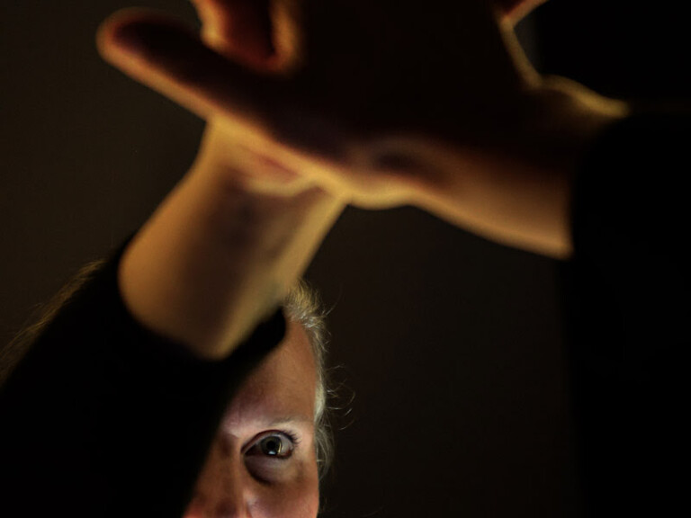 image of TOCCAR CON MANO