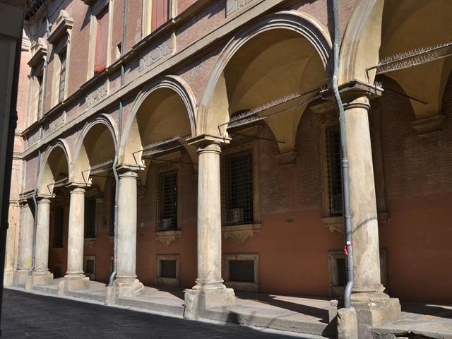 Palazzo Poggi - via Zamboni 33 - portico