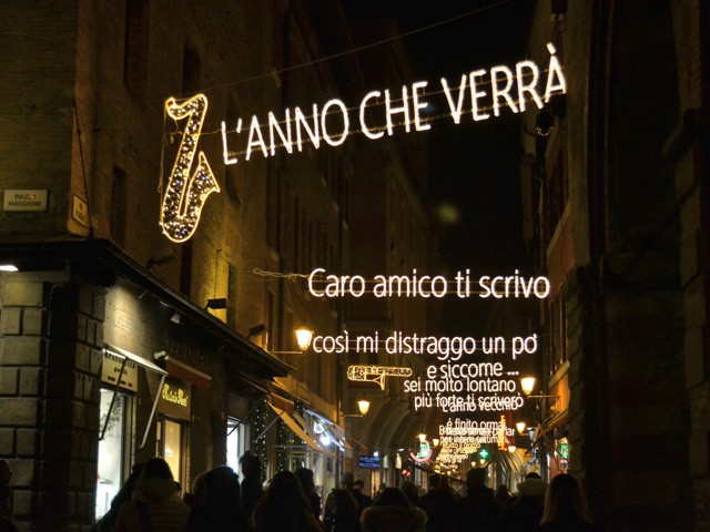Luminarie natalizie in via D'Azeglio (BO) dedicate a Lucio Dalla