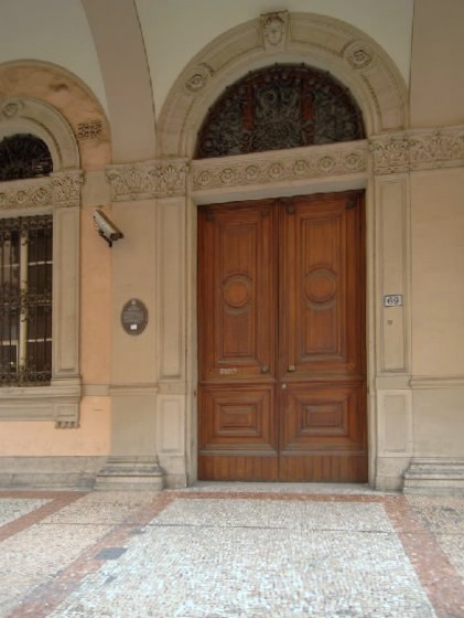 Palazzo Maccaferri, portone