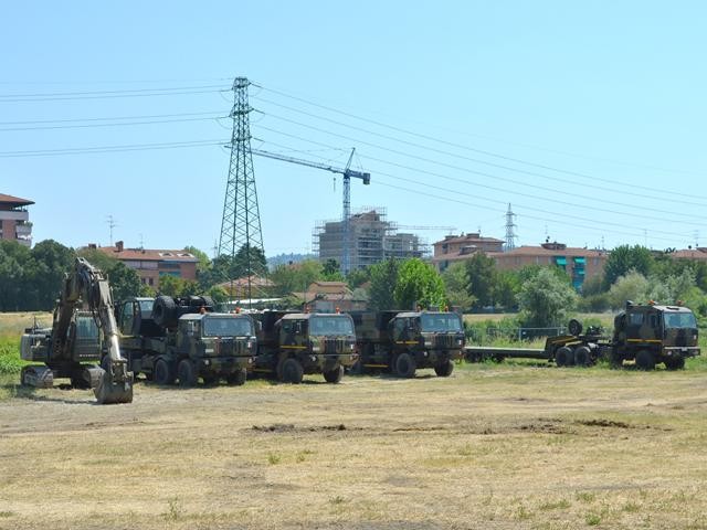 Mezzi militari impiegati per il disinnesco della bomba del Pontelungo - agosto 2017