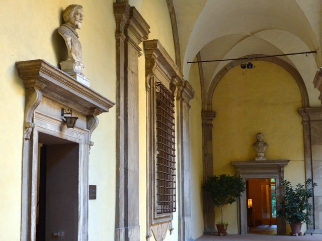Palazzo Bentivoglio, cortile interno