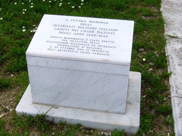 Monumento a memoria degli internati militari italiani nei lager nazisti - Cimitero della Certosa (BO)