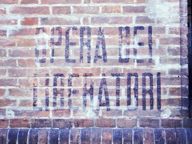 Scritta apparsa sul muro esterno della chiesa del Sacro Cuore (BO)