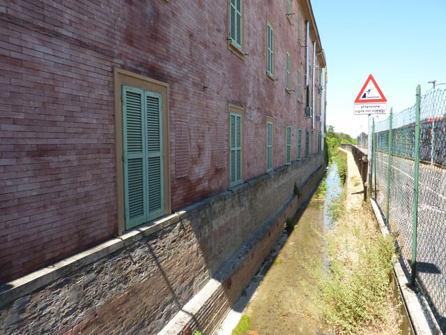 Il canale del Ravone nei pressi dei Prati di Caprara 	