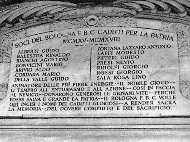 I soci del Bologna FC caduti durante la prima guerra mondiale sulla lapide un tempo murata al campo dello Sterlino