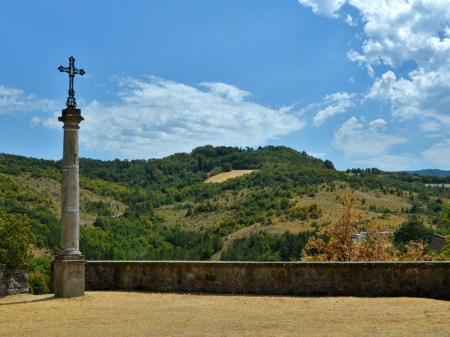 Croce votiva davanti alla chiesa di S. Alessandro 