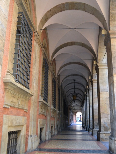 Portico di Palazzo Malvezzi de Medici 