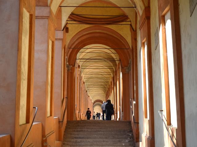 Il portico di San Luca alle Orfanelle