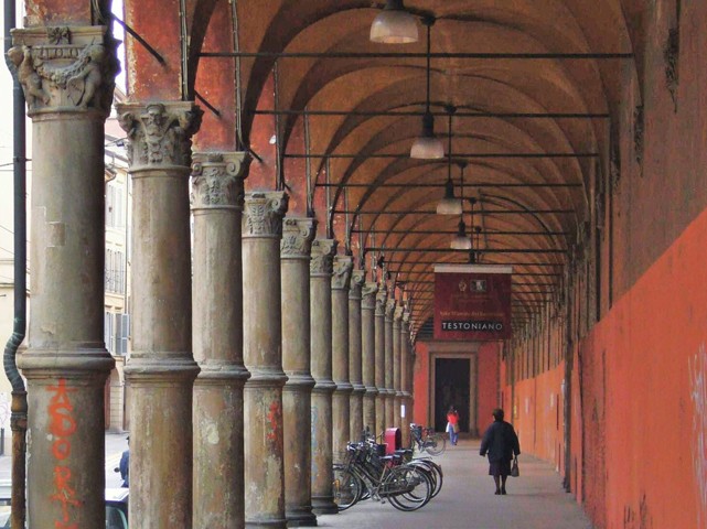 Portico del conservatorio del Baraccano - via Santo Stefano (BO)
