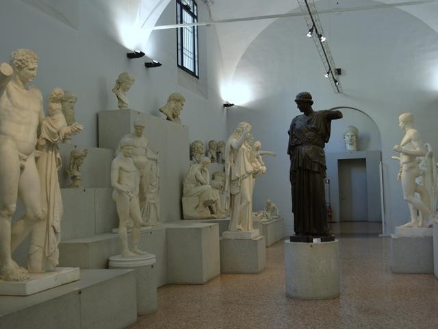 Veduta d'insieme della gipsoteca del Museo Civico Archeologico di Bologna