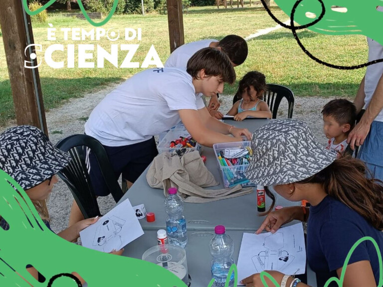 copertina di Laboratorio per giovani scienziati: Un viaggio Cosmico tra stelle e galassie