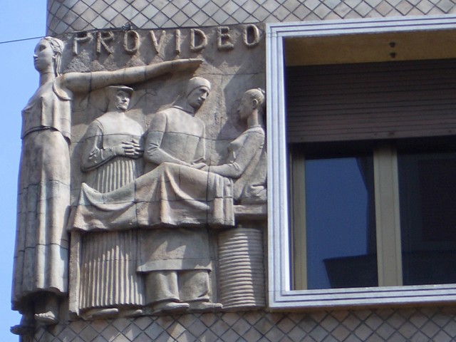 Palazzo della Cassa Mutua Infortuni Agricoli - bassorilievo raffigurante la Previdenza