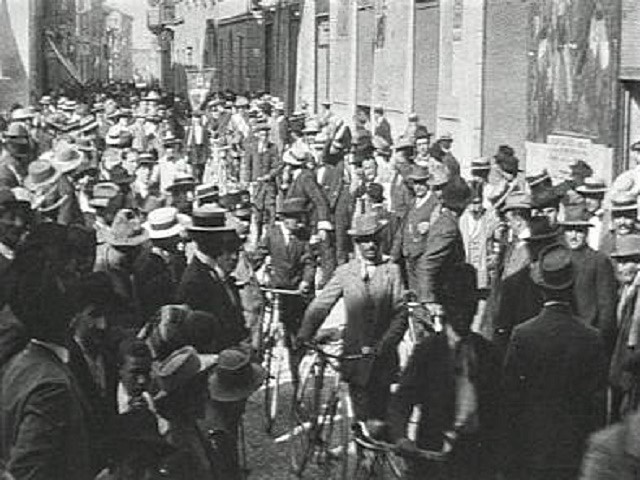 Ciclisti rossi a Imola nel 1913 