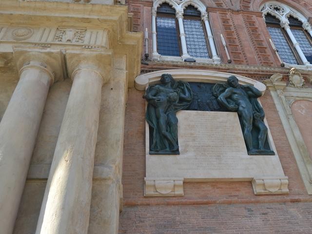 Il monumento a re Umberto I nel 2019 