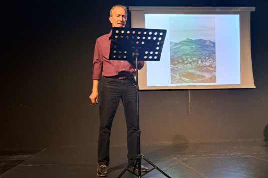 copertina di Uno stadio una città