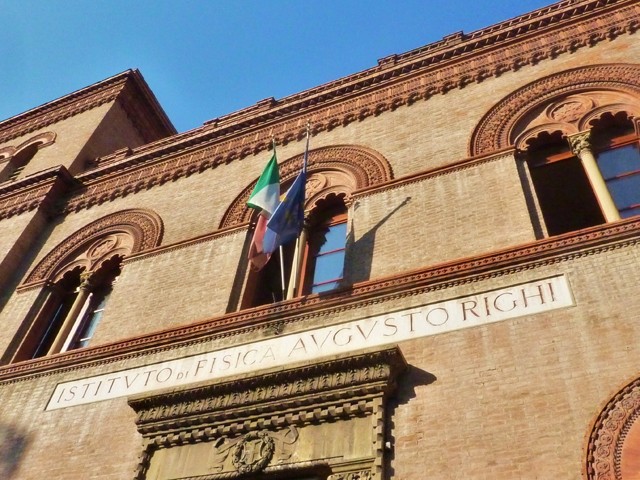 L'Istituto di Fisica "Augusto Righi" dell'Università di Bologna 