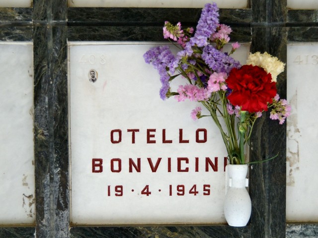 Tomba di Otello Bonvicini nel Monumento Ossario ai Caduti Partigiani della Certosa di Bologna
