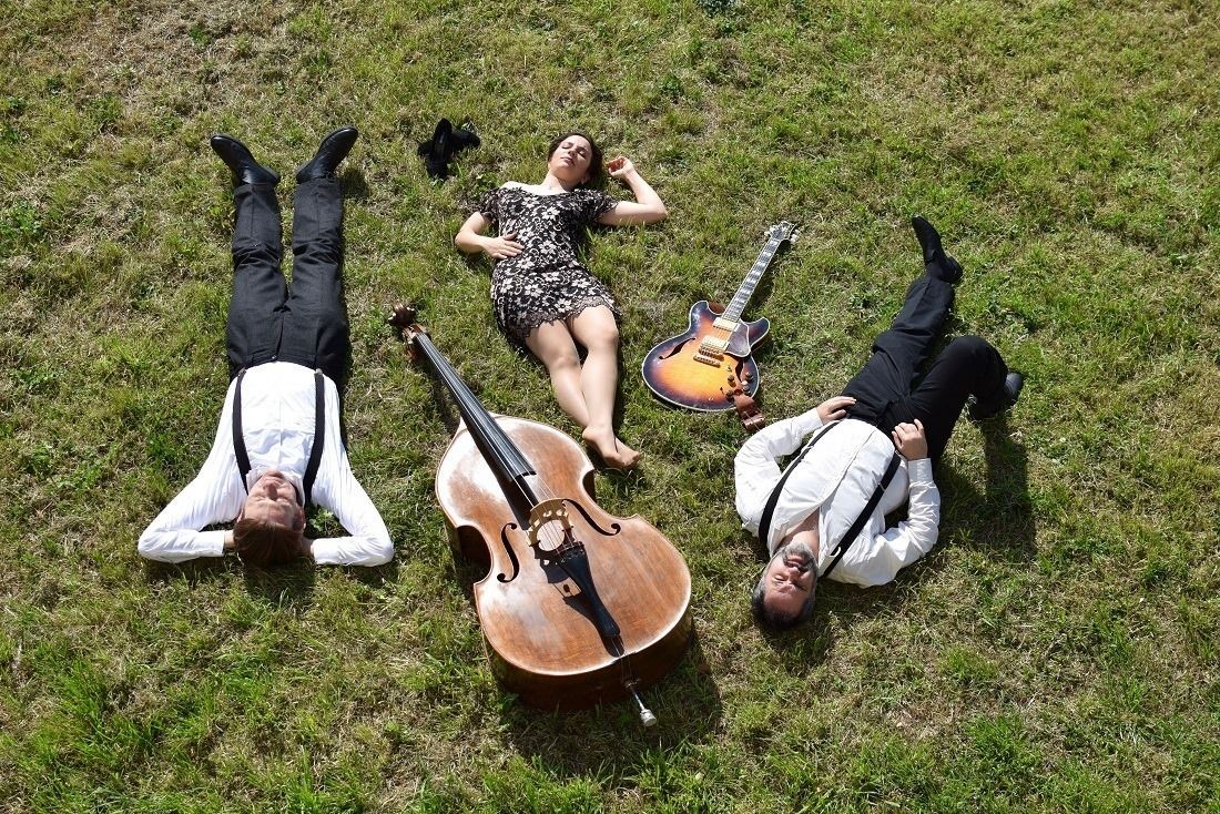 copertina di Four Seasons Trio