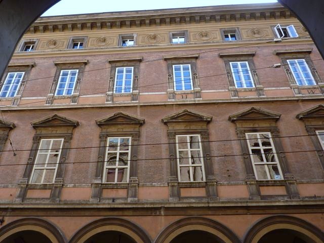 Palazzo Cavazza - facciata - via Farini