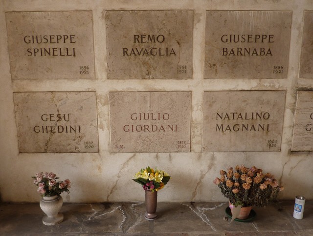 Interno del Sacrario dei Martiri della rivoluzione fascista - Cimitero della Certosa (BO)