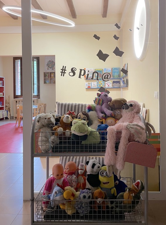 copertina di La notte dei pupazzi 2025 in Biblioteca Luigi Spina - Casa Gialla