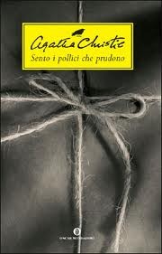 copertina di Sento i pollici che prudono
Agatha Christie, Oscar Mondadori, 2003