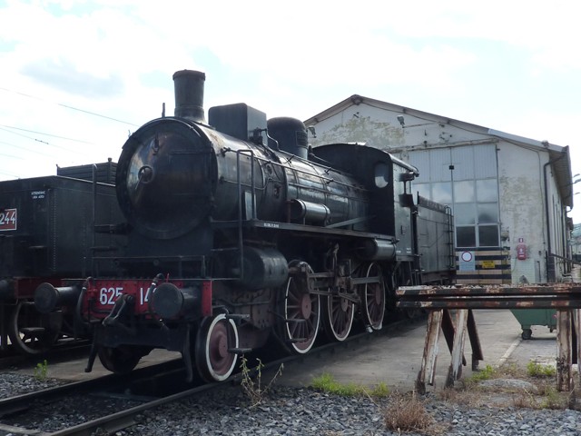 Una vecchia locomotiva a vapore della Porrettana 