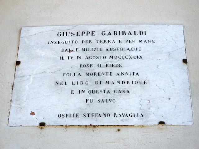 La lapide ricorda l'aiuto dato a Garibaldi da Stefano Ravaglia - Mandriole (RA)