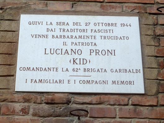 Lapide sul luogo dell'uccisione di Luciano Proni (Kid) 