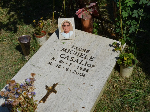 La tomba di padre Casali nel cimitero della Certosa (BO)