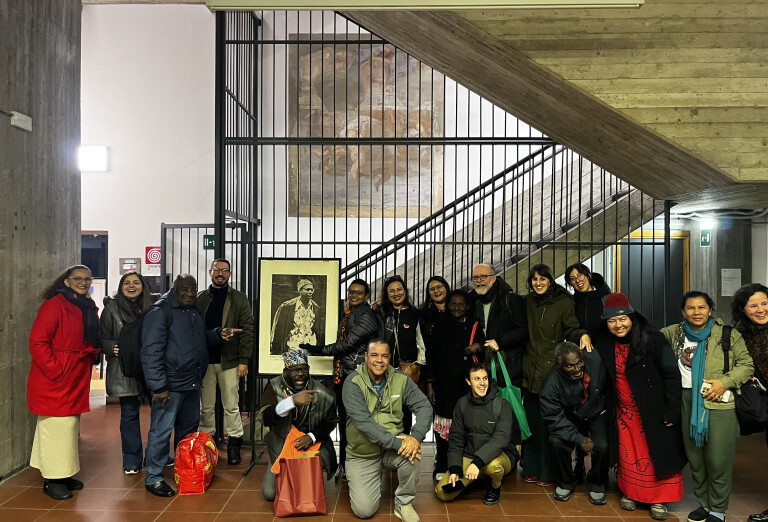 image of Yei yamî yonpa uurî, Wei yamî yonpa uurî  Somos parentes da árvore, somos parentes do sol  Siamo Parenti dell’Albero, siamo parenti del Sole