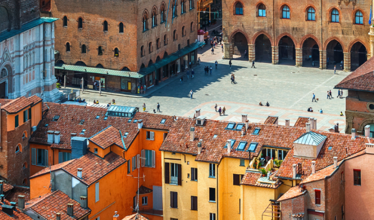 copertina di PASSEGGIATA MULTISENSORIALE PER IL CENTRO STORICO