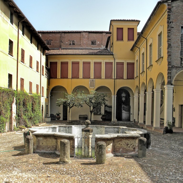 Palazzo Tozzoni   foto Musei Civici
