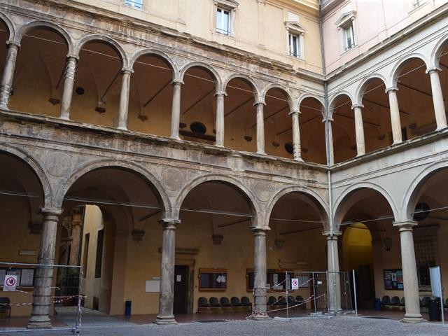 Palazzo Malvezzi Campeggi - cortile interno
