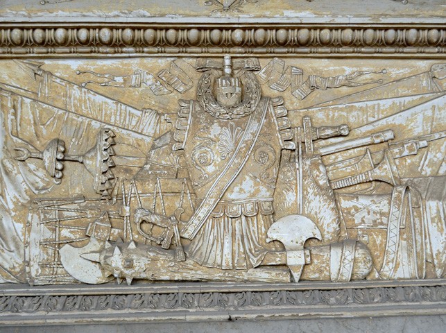 Tomba del colonnello Sebastiano Tattini con simboli militari 