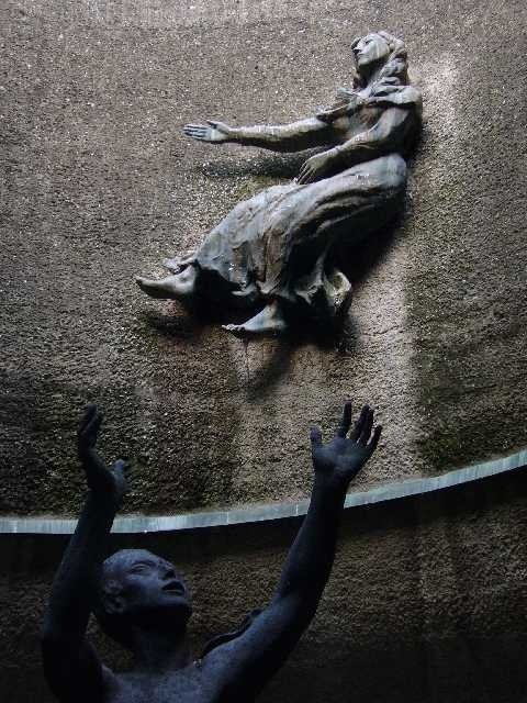 Il monumento dei caduti partigiani alla Certosa - interno