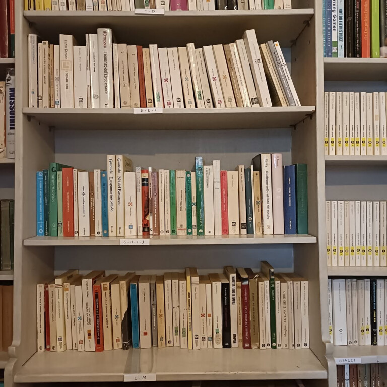 Oggi per #LuoghiLetturaBo vi portiamo in un posto dove il piccolo diventa grande. Eccoci a @sant (3)