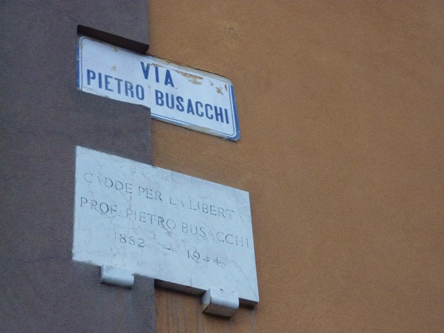 Lapide sul luogo dove fu trovato il corpo senza vita di Pietro Busacchi - Quartiere Saragozza (BO)
