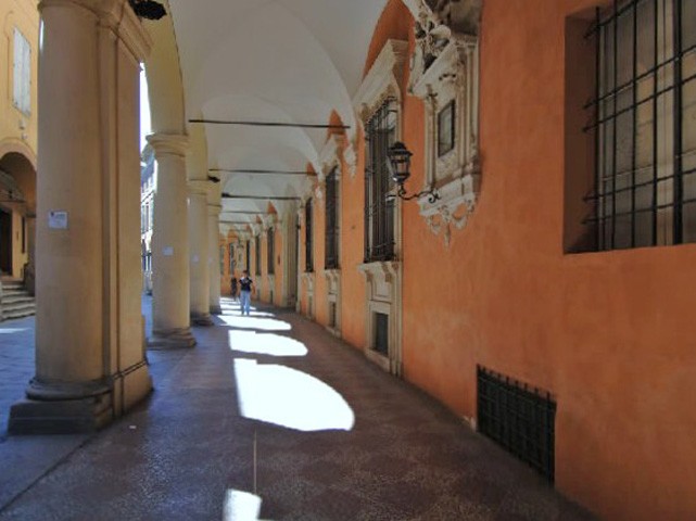 Palazzo Zagnoni poi Spada - portico
