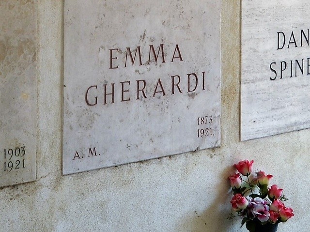 Tomba di Emma Gherardi nel sacrario dei caduti fascisti - Cimitero della Certosa (BO)