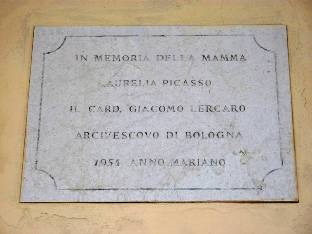 Restauro di un arco del portico di San Luca promosso dal card. Lercaro in ricordo della madre