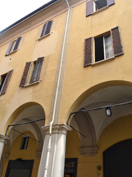 Il palazzo che ospita il Centro Poggeschi - via Guerrazzi (BO)